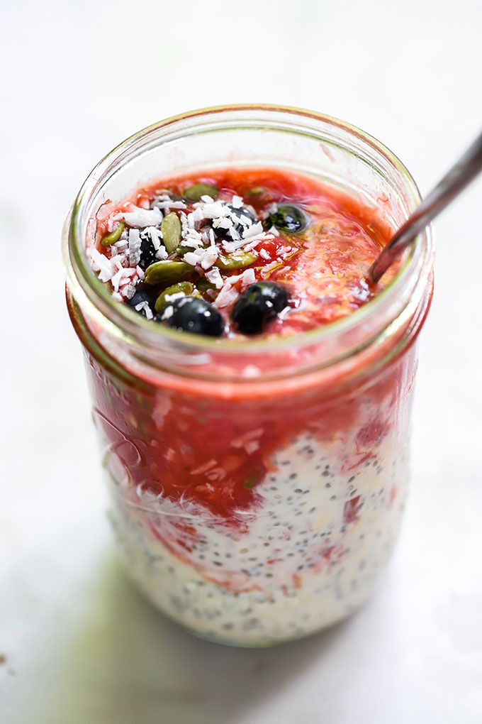 Strawberry Rhubarb Overnight Oats | Healthy, Easy Breakfast that is perfect for busy weeks!